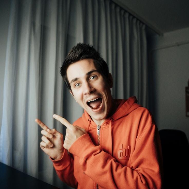 Jordan Kim, Client Relations Director, discussing corporate gifting strategy with business clients